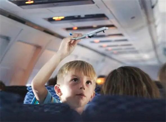 带婴儿坐飞机能带水和奶瓶吗-图1